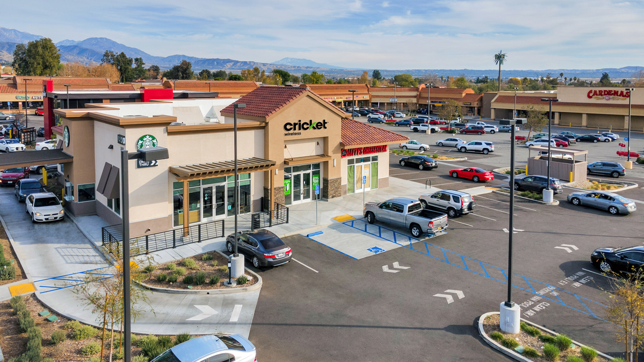 Starbucks-Anchored-Shops-3
